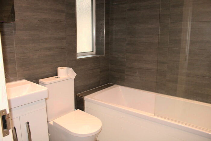 2 Bedroom Maisonette To Rent In Perkins Road, Newbury Park, IG2