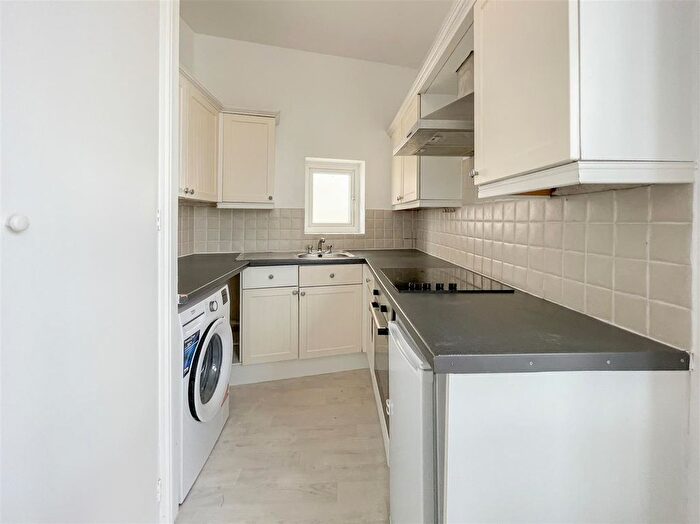 1 Bedroom Flat To Rent In Cavendish Place, Eastbourne, BN21