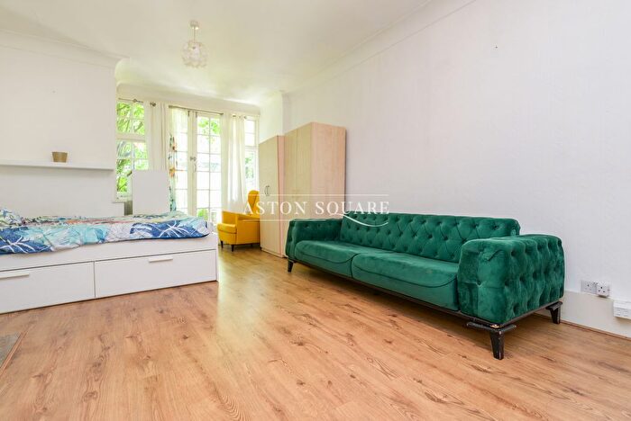 Studio To Rent In Finchley Road, London, NW11