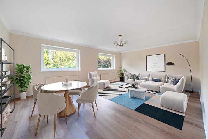 2 Bedroom Flat For Sale In Albemarle Road, Beckenham, Kent, BR3
