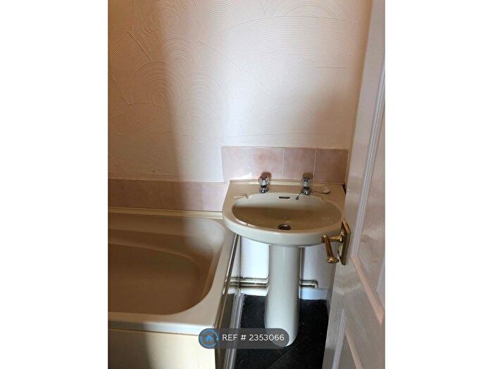 2 Bedroom Flat To Rent In Charlotte Street, Plymouth, PL2