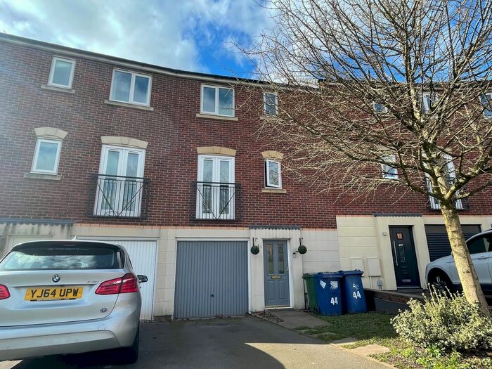 4 Bedroom Town House To Rent In Pheasant Way, Cannock, WS11