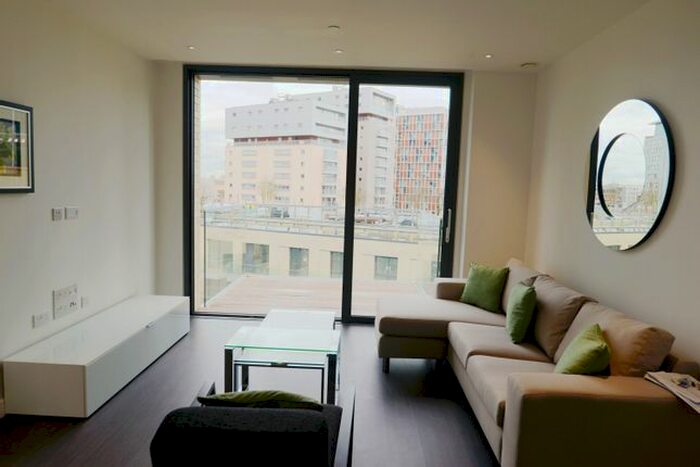 2 Bedroom Flat To Rent In Canter Way, London, E1