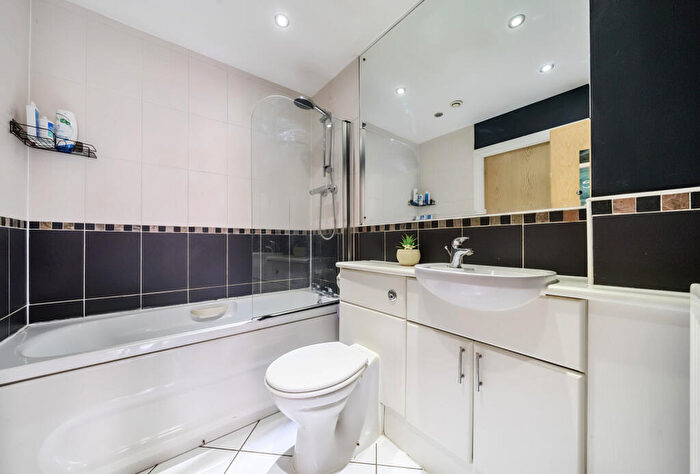 2 Bedroom Apartment For Sale In Tylehurst Drive, Redhill, Surrey, RH1