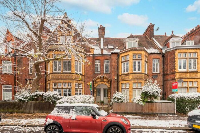 2 Bedroom Flat To Rent In Wandsworth Common Westside, Wandsworth Common, London, SW18