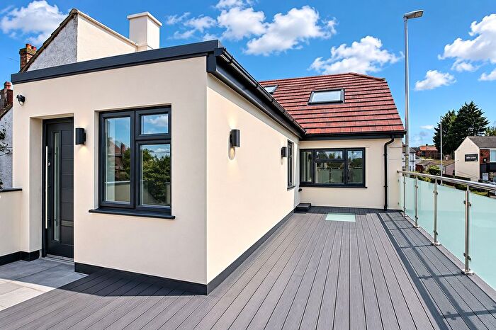 3 Bedroom Flat For Sale In Telegraph Road, Heswall, CH60