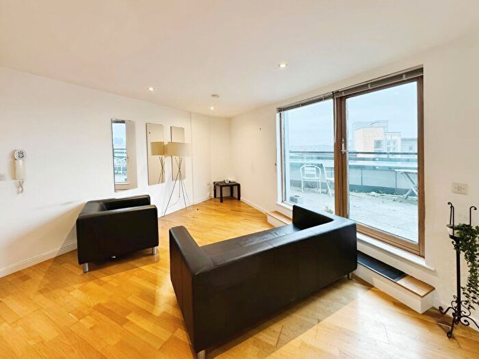 2 Bedroom Flat To Rent In Gateway West, East Street, Leeds, LS9