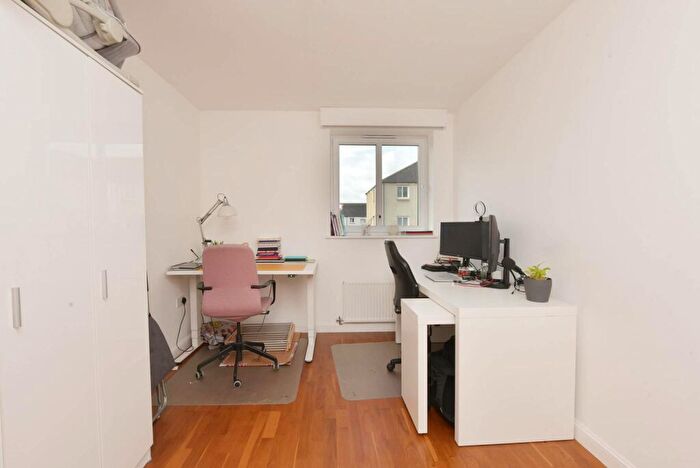 2 Bedroom Flat For Sale In Flat, Flaxmill Place, Edinburgh, EH6