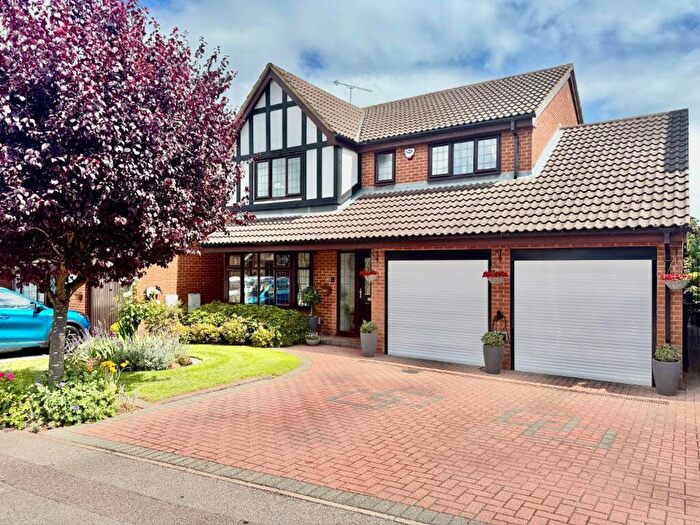 4 Bedroom Detached House For Sale In Emmer Green, Luton, LU2