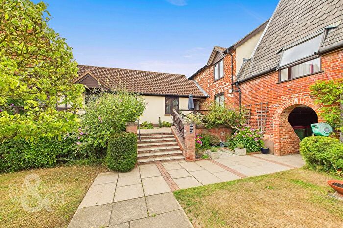 2 Bedroom Flat For Sale In Malthouse Court, Harleston, IP20