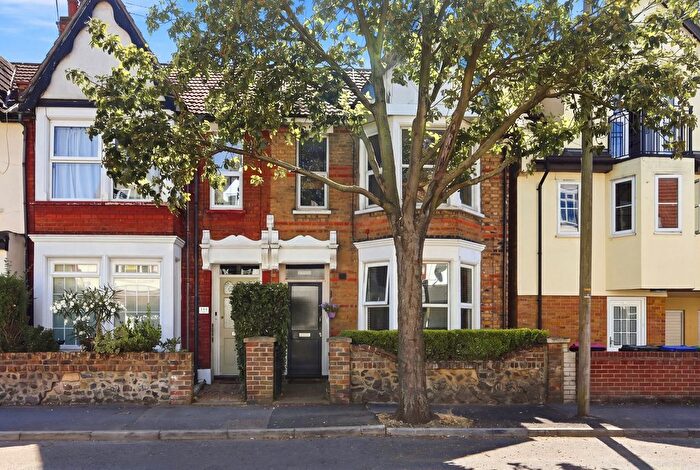 2 Bedroom Flat For Sale In Pall Mall, Leigh-On-Sea, SS9