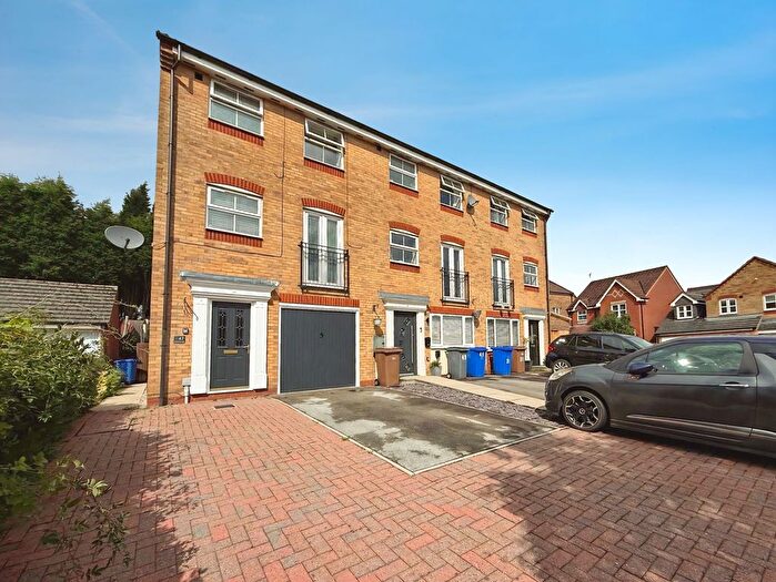 3 Bedroom End Of Terrace House For Sale In Moorhen Way, Packmoor, ST7