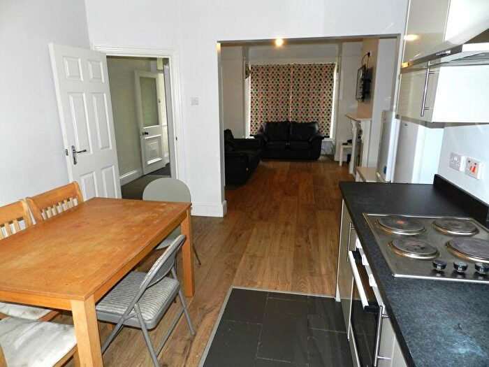 5 Bedroom Terraced House For Sale In Headingley Avenue, Leeds, LS6