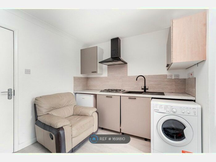 Studio To Rent In Macfarlane Close, Impington, Cambridge, CB24