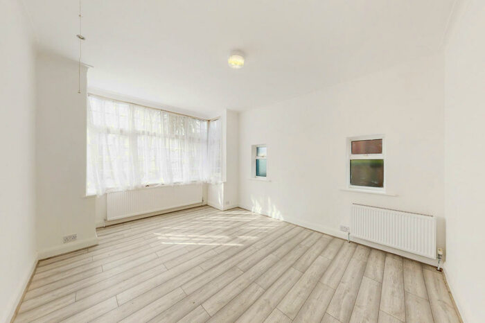 4 Bedroom Detached House To Rent In Edgwarebury Lane, London, HA8