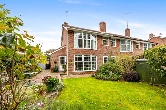 3 Bedroom Semi Detached House For Sale In King Alfred Close, Steyning, BN44