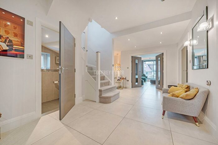 5 Bedroom Detached House For Sale In The Reddings, Mill Hill, NW7