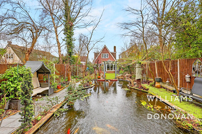 3 Bedroom Detached House For Sale In Wavertree Road, South Benfleet, SS7