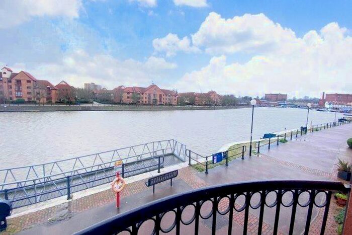 2 Bedroom Flat To Rent In Pooles Wharf Court, Bristol, BS8