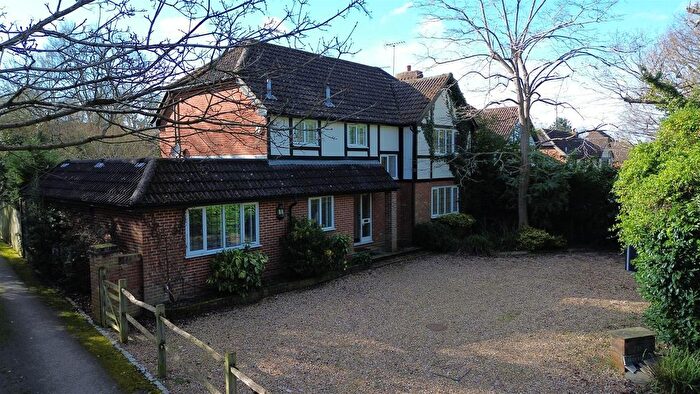 4 Bedroom Detached House For Sale In Harriotts Lane, Ashtead, KT21