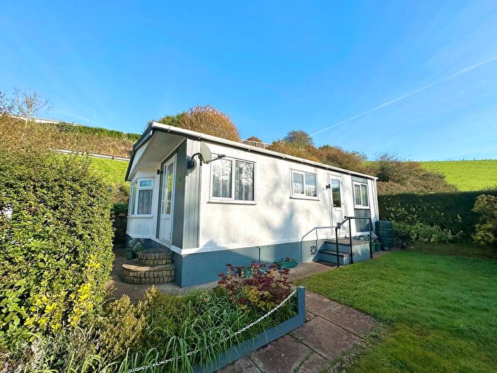 2 Bedroom Chalet For Sale In Totnes Road, Paignton, Devon, TQ4