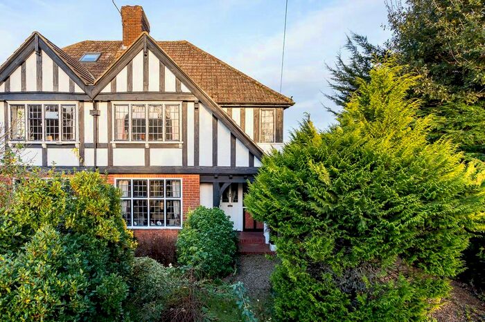 3 Bedroom Property For Sale In Sacombe Road, Waterford, Hertford SG14