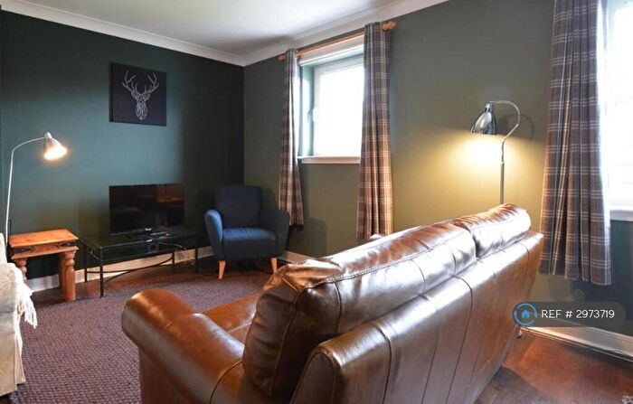 2 Bedroom Flat To Rent In Holyrood Road, Edinburgh, EH8