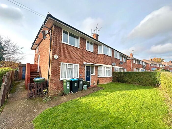 2 Bedroom Maisonette For Sale In Old Dean, Bovingdon, HP3