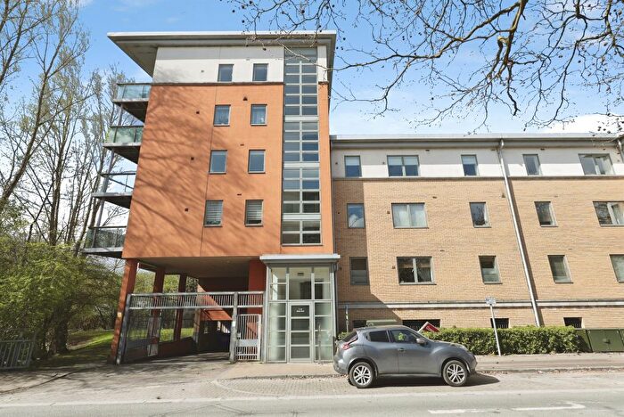 2 Bedroom Flat For Sale In Ryemead Boulevard, High Wycombe, HP11