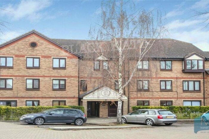 2 Bedroom Flat To Rent In Deanery Close, London, N2