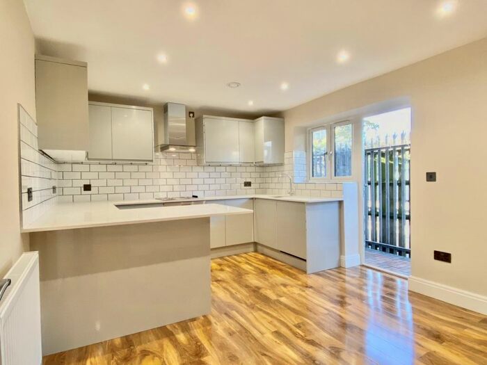 1 Bedroom Flat To Rent In Epsom Road, Waddon, CR0