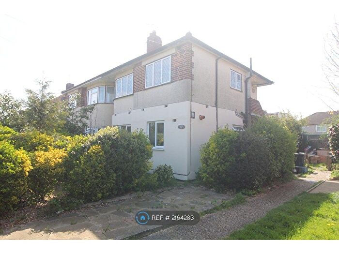 2 Bedroom Flat To Rent In Fullwell Avenue, Ilford, IG5