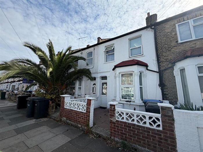 1 Bedroom Flat To Rent In Chiswick Road, Edmonton, London, N9