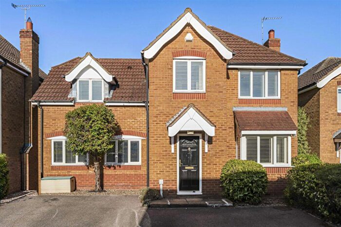 4 Bedroom Detached House For Sale In Suffolk Close, London Colney, AL2