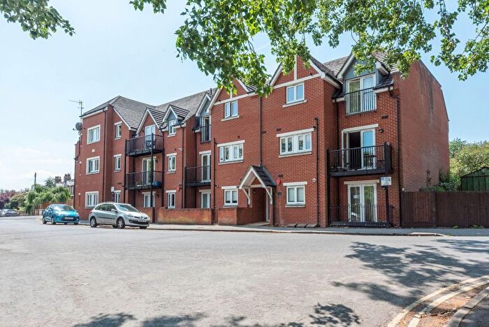 2 Bedroom Flat For Sale In Islip Road, Summer Heights, OX2