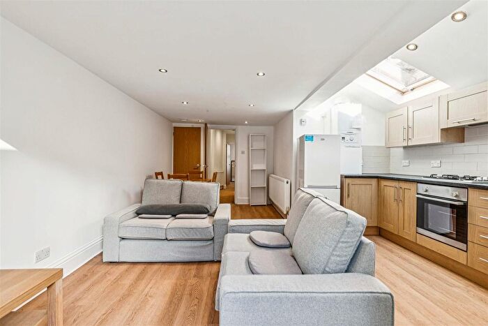 2 Bedroom Flat To Rent In Ducie Street, SW4