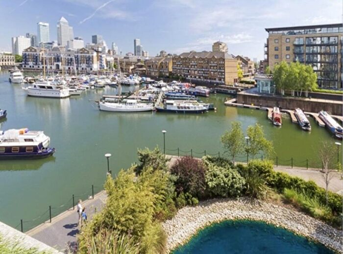 2 Bedroom Flat For Sale In Berglen Court, Branch Road, London, E14