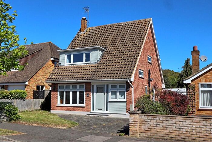 3 Bedroom Detached House For Sale In Scrub Lane, Hadleigh, SS7