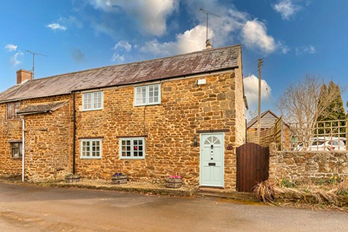 4 Bedroom Semi-Detached House For Sale In West Street, Shutford, OX15
