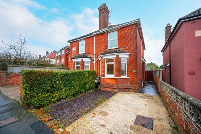 3 Bedroom House To Rent In Worplesdon Road, Stoughton, Guildford, GU2