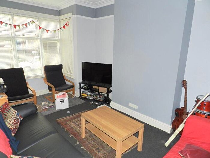 4 Bedroom Terraced House To Rent In Knowle Road, LS4