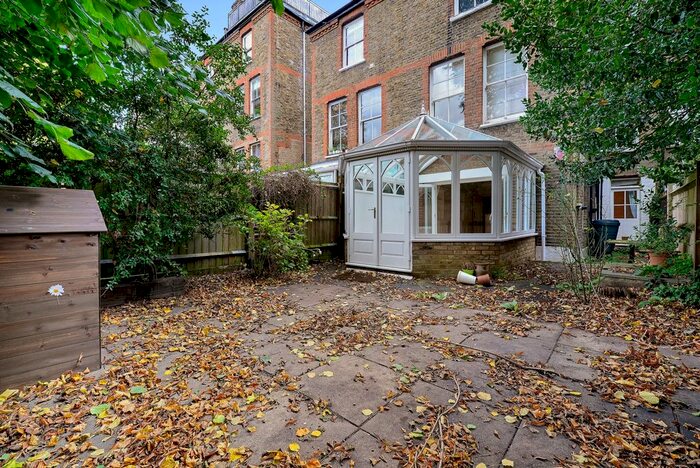 2 Bedroom Flat To Rent In Hillside Gardens, Highgate, N6
