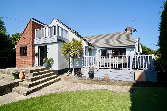 4 Bedroom Detached House To Rent In Abbotsbury Road, Weymouth, DT4