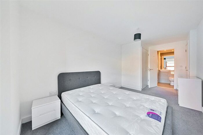 2 Bedroom Flat To Rent In Burgess Springs, Chelmsford, CM1