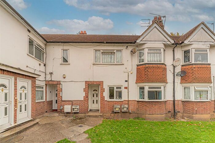2 Bedroom Flat For Sale In Briaris Close, London, N17