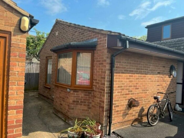 1 Bedroom Flat To Rent In Millmoor Crescent, Eynsham, OX29