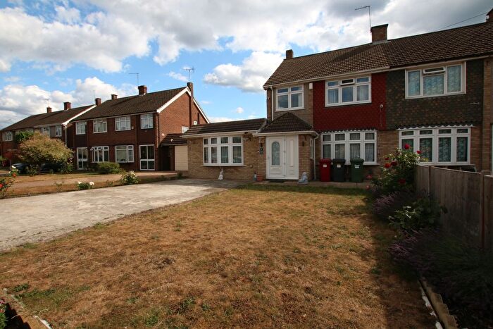 4 Bedroom Semi-Detached House To Rent In Coleridge Crescent, Colnbrook, Slough, SL3