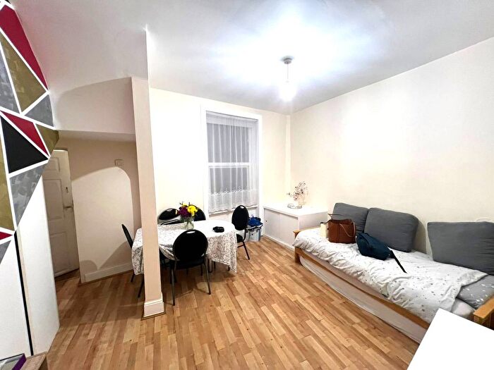 1 Bedroom Flat To Rent In Britannia Road, Ilford, IG1