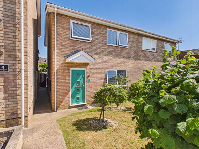 3 Bedroom Semi-Detached House For Sale In Edinburgh Close, Stowmarket, IP14