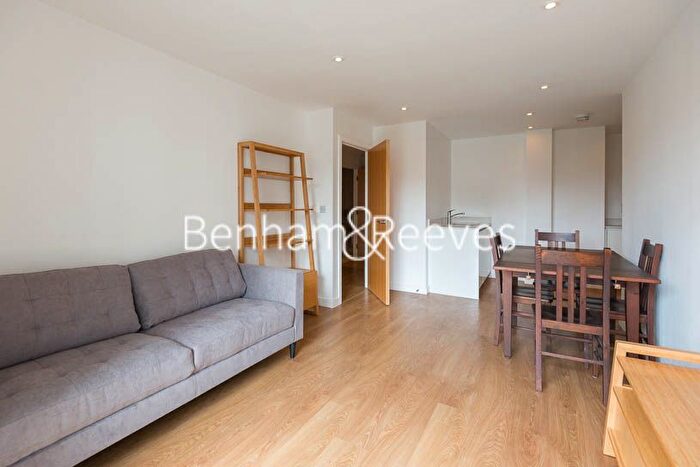 1 Bedroom Flat To Rent In Sargasso Court, Bromley-By-Bow, E3